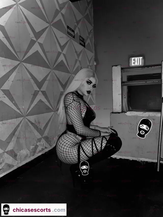 Foto de Chica Nueva En La Ciudad Y En La Plataforma Para Pasará Riko — imagen 3