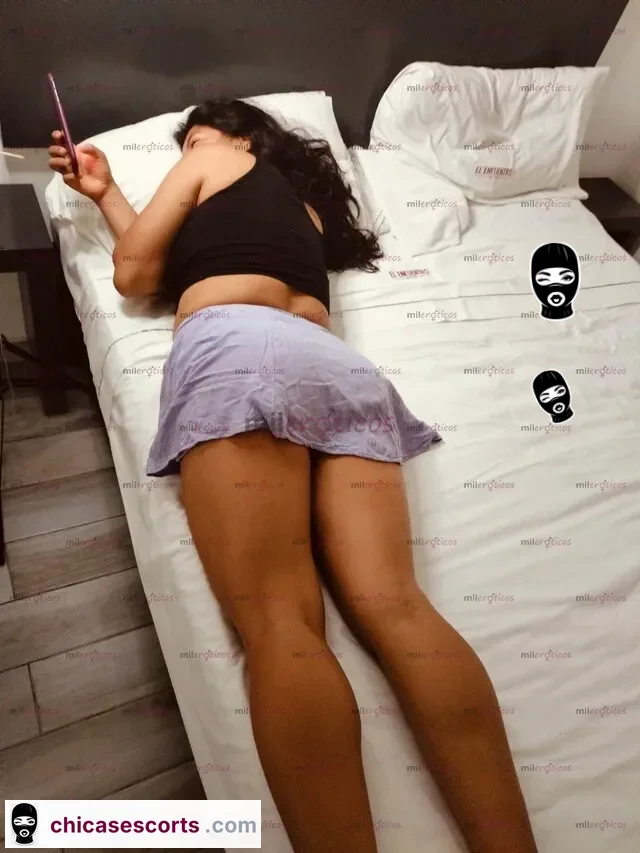 Foto de Hermosa Princesa Compra Mi Contnido Y DespuéS Cogme En El Jacarandas — imagen 4