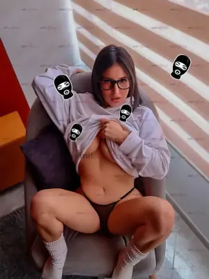 Mabel Linda Cara Tierna Con Un Lindo Pelo Corto, Escorts en Bogotá — 18 años