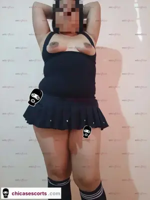 Minifalda Negra Con Medias Muy Sexi Y SúPer Cortita, Escorts en Guadalajara — 24 años