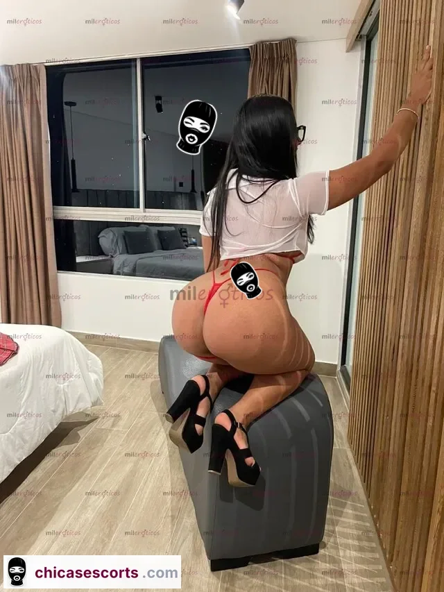 Foto de Sarah Linda Pelinegra, Escorts en Bogotá, Colombia
