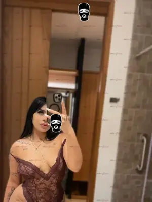 Nueva En Tu Ciudad Pelinegra Vip Elegante Todo Lo Que Estabas Buscando, Escorts en Cali, Colombia — 45 años