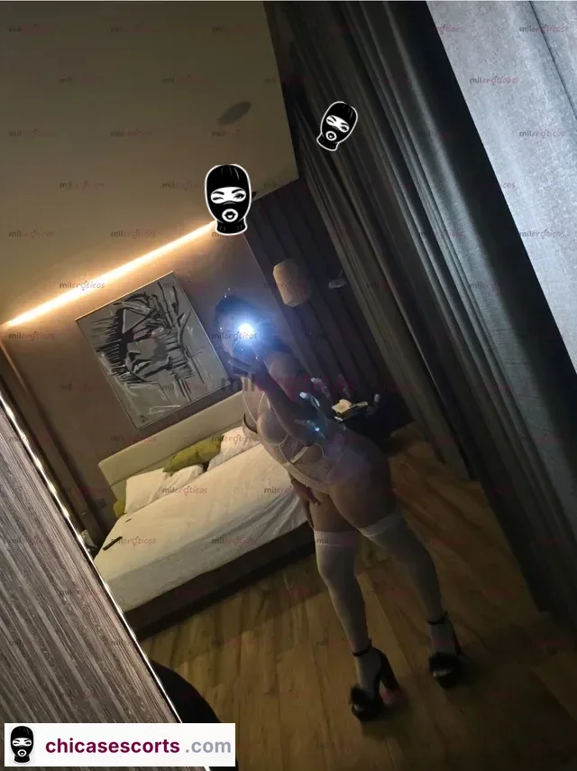 Foto de Te Gustan Las Mujeres Culoncitas Y Muy Sexy. Me Encanta Mamarla Al Natural — imagen 4