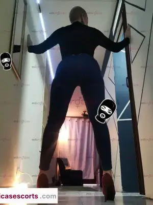 Amazona De 1.80 Super Tatuada Apto Privado ClíNica Colsubsidio, Escorts en Bogotá — 39 años