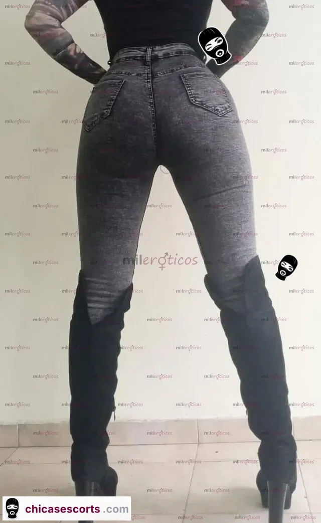 Foto de Amazona De 1.80 Super Tatuada Apto Privado ClíNica Colsubsidio — imagen 6