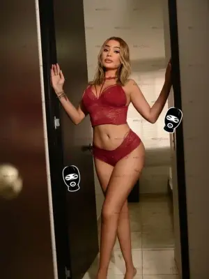 Karina Bomba Sexual Estrecha Dispuesta A Todo Escribeme, Escorts en Medellín — 18 años