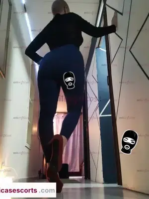 Culona Tatuada Super Caliente Con Apto Privado Squirt, Escorts en Bogotá — 18 años