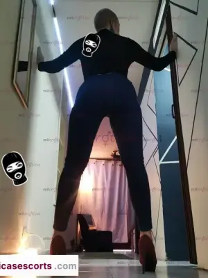 Culona Tatuada Super Caliente Con Apto Privado Squirt, Escorts en Bogotá — 18 años