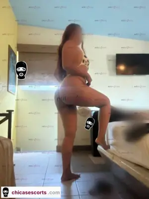 Morenita Y Apretadita Con Garganta Profunda, Escorts en Bogotá, Colombia — 19 años