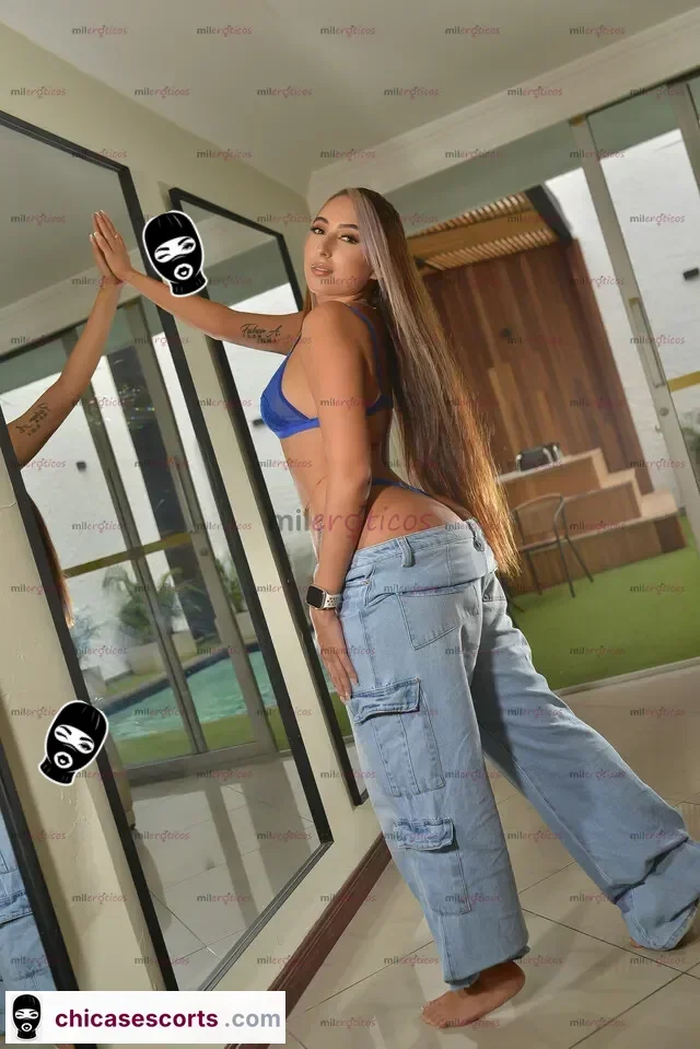 Foto de Sarita Exquisita Jovencita Con Un Perfil Encantador Trabajo Todos Los Dias — imagen 3