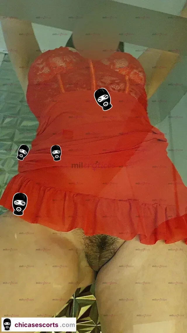 Foto de Una Dama En La Calle Y Una Puta En La Cama Soy Discreta Mente Abierta Pervertida — imagen 7