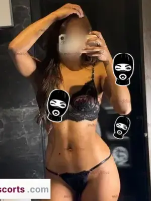 Flaca Jovencita Piel De Ebano, Escorts en Bogotá — 18 años