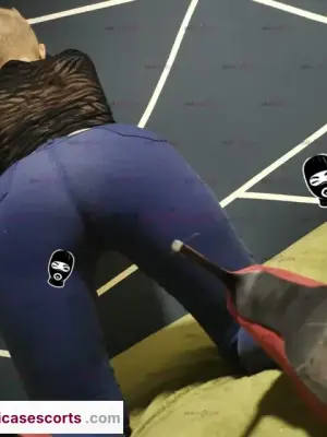 Tatuada Con Lengua BíFida Promo $120 Oral Al Natural Squirt Venida En Los Senos, Escorts en Bogotá — 18 años