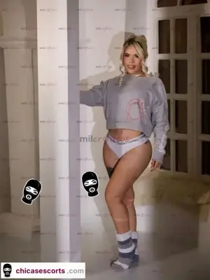 Emily Elegancia, Deseo Y Placer En Un Solo Lugar, Escorts en Medellín, Colombia — 20 años