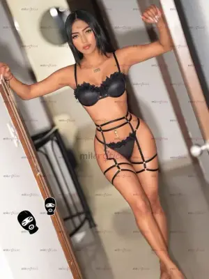 Hola, Escorts en Bogotá, Colombia — 18 años