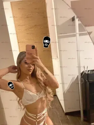 Karina 18añOs Amante Al MáS Rico Sexo Anal Oral Profundo Trato De Novios, Escorts en Bogotá, Colombia — 18 años