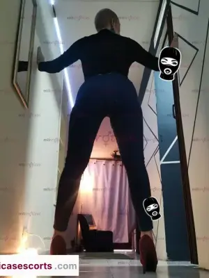 Lola Unica Modelo Tatuada Y Sexi Con Apto Privado En Chapinero, Escorts en Bogotá — 18 años