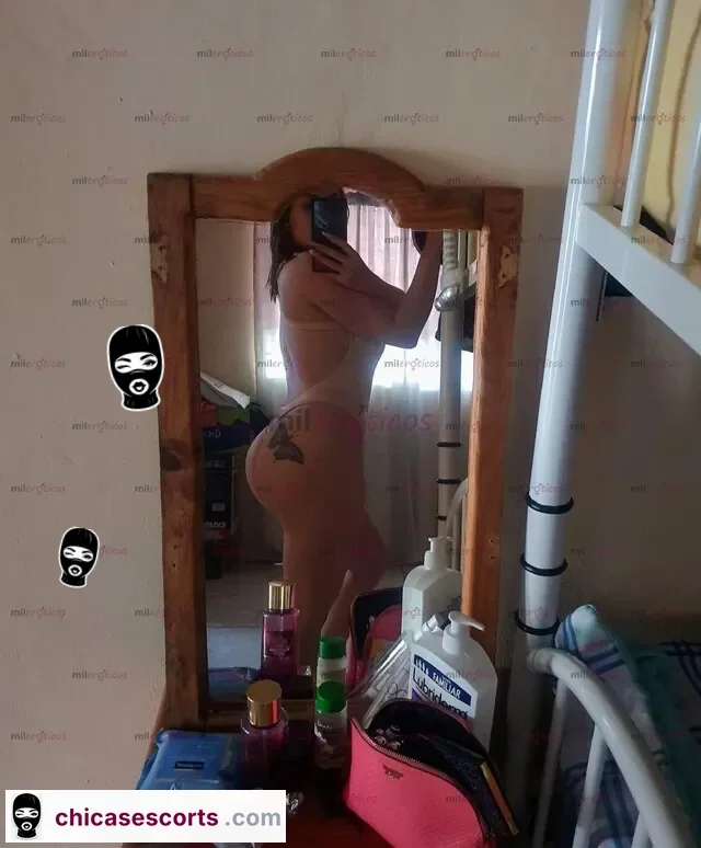 Foto de Hermosa Chica De Curvas Irresistibles Y Trato Encantador S — imagen 6