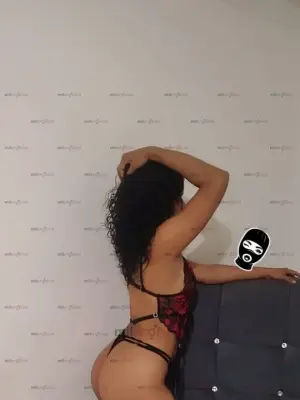Tatis Fuego Nuevo En Casa Morena De Piel Caliente Y Crespos Salvajes, Escorts en Bogotá — 24 años