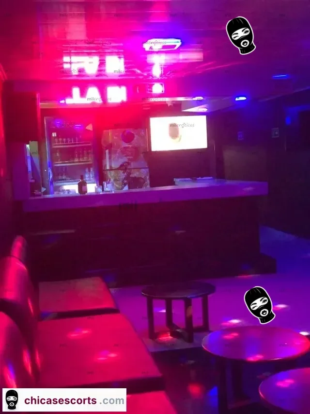 Club Canelas Exclusivo 24 7 Con Zona Vip Y Habitaciones Privadas Al Norte, Escorts en Cali — 45 años