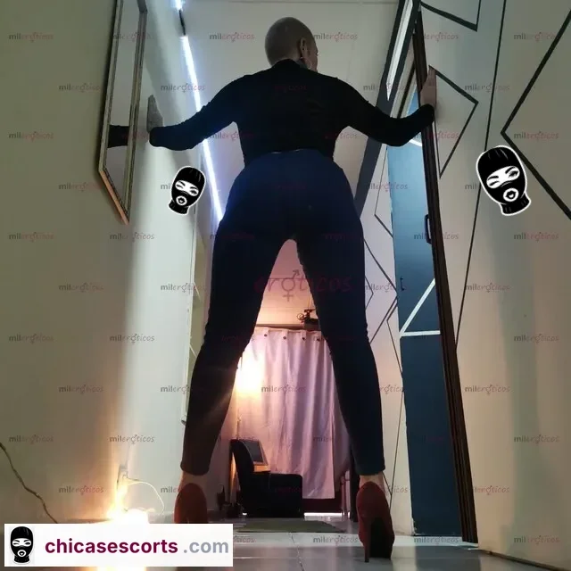 Foto de Modelo Alternativa Tatuada Con Piercings EróTicos Apto Privado En Chapinero — imagen 5