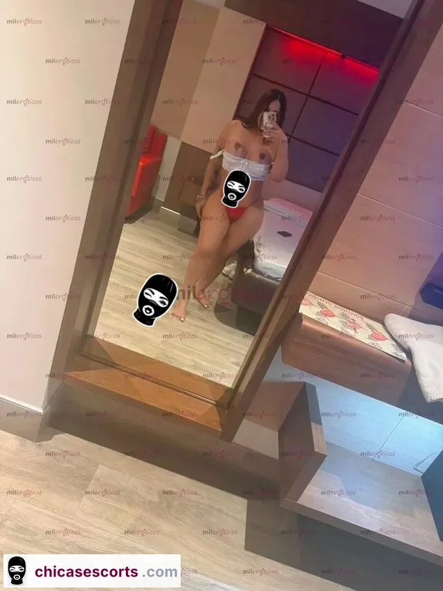 Foto de Una Perrita Dulce Bien Provocativa Maestra Con La Lengua — imagen 3