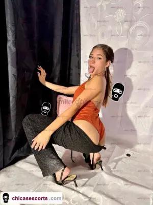 Una Putita Estrechita Y Arrechita Para Ti, Escorts en Bogotá — 19 años