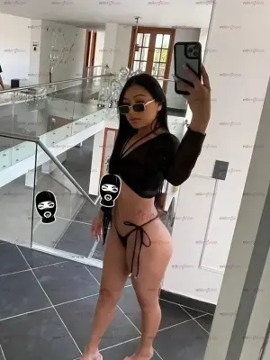 Valeria Elegancia, Escorts en Medellín, Colombia — 32 años