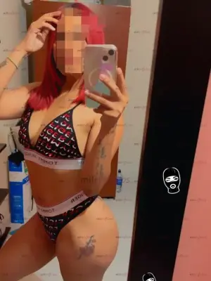 Flaquita Estrechita Peli Roja Disponible En Tu Cuidad Para Complacerte, Escorts en Bogotá, Colombia — 20 años