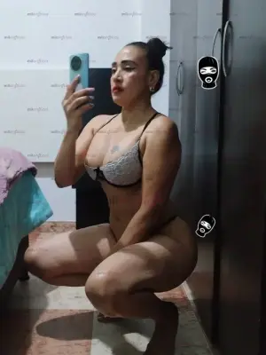Tu Reina Con Un Cuerpo Que Pide Ser Devorado Y Pechos Llenos De Deseos, Escorts en Bogotá, Colombia — 18 años