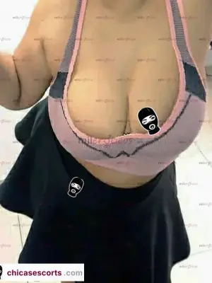 Paisa Tet0na Y Cul0na C0n Muchas C0sitas Ricas Para C0mplacerte, Escorts en Bogotá, Colombia — 18 años