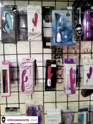 Kit De 7 Piezas Incluye Latigo Mordaza Antifaz Collar Pezoneras Esposas Tobiller, Escorts en Guadalajara, México — 18 años