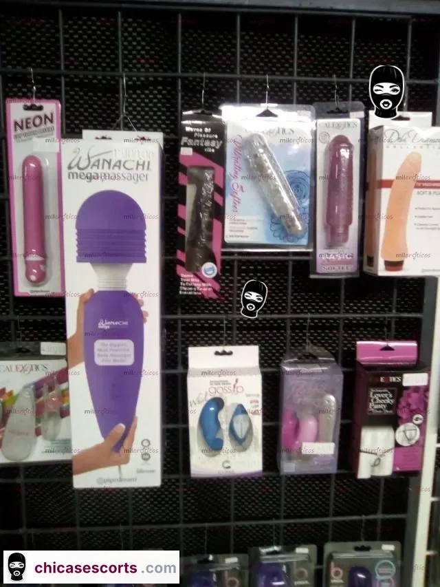 Foto de Kit De 7 Piezas Incluye Latigo Mordaza Antifaz Collar Pezoneras Esposas Tobiller — imagen 3