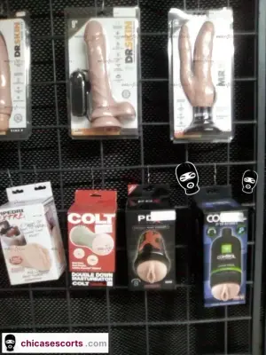 Kit De 7 Piezas Incluye Latigo Mordaza Antifaz Collar Pezoneras Esposas Tobiller, Escorts en Guadalajara, México — 18 años